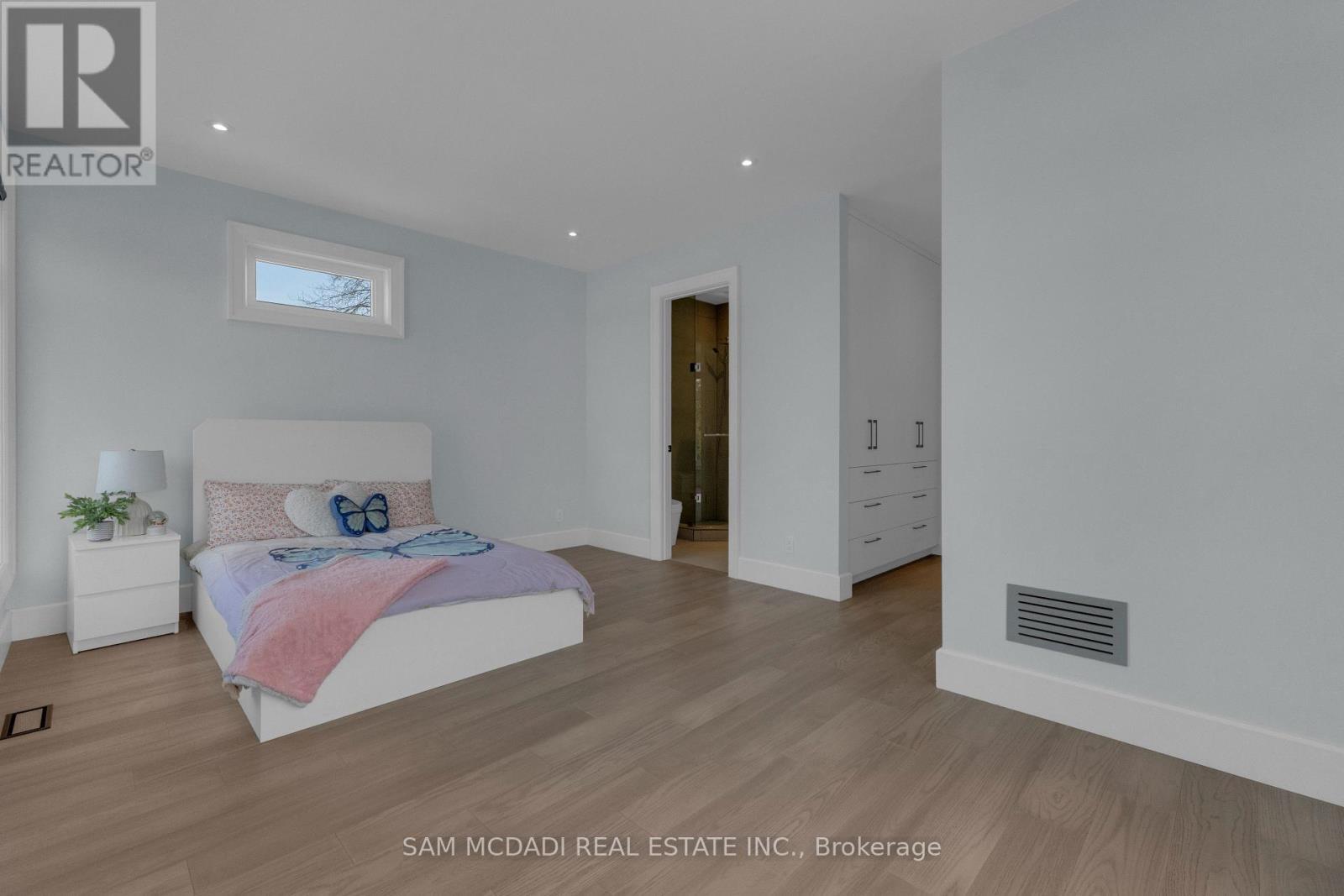 1050 Edgeleigh Avenue, Mississauga, ON - Indoor Photo Showing Bedroom