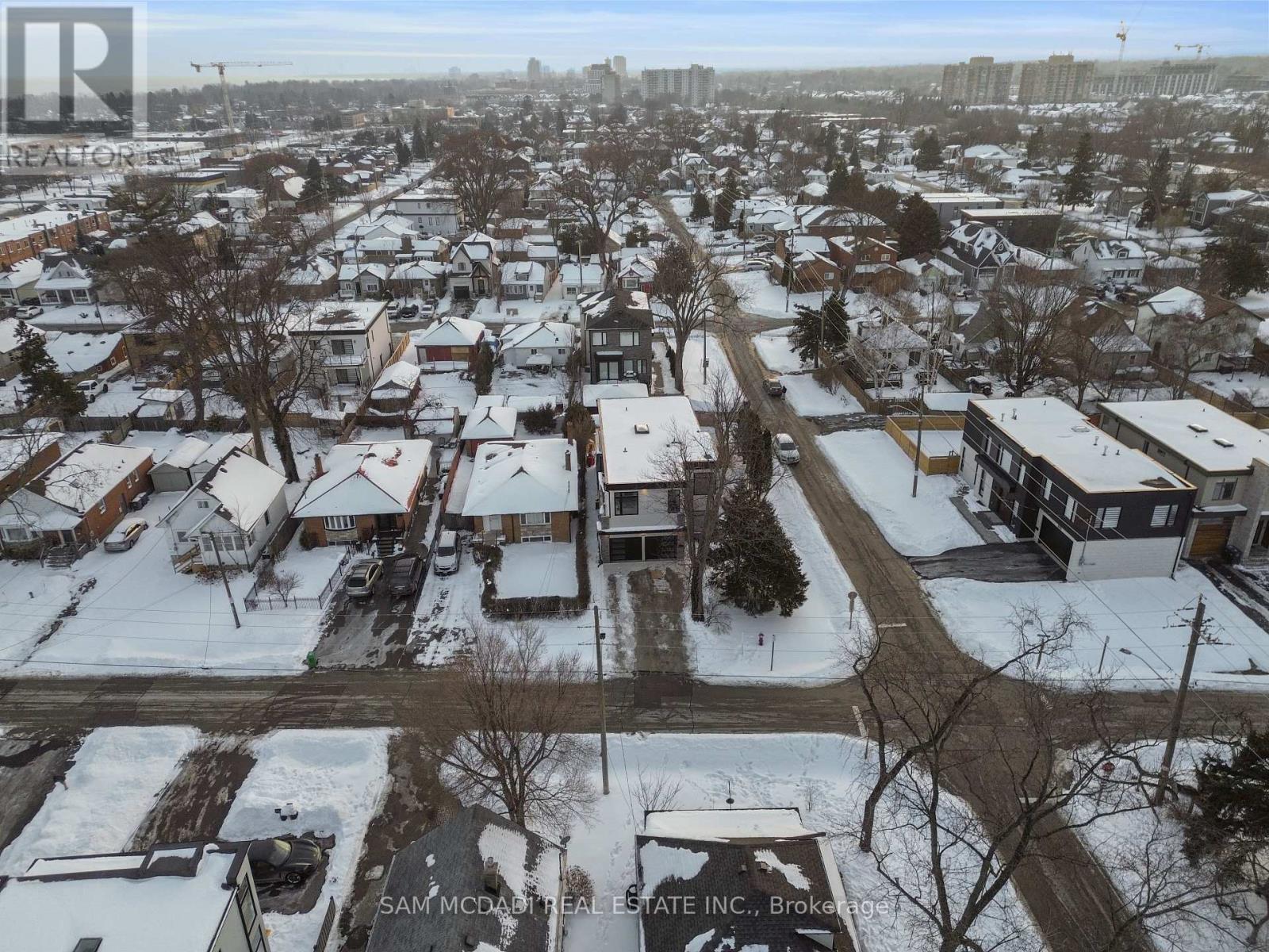 1050 Edgeleigh Avenue, Mississauga, ON - Outdoor With View