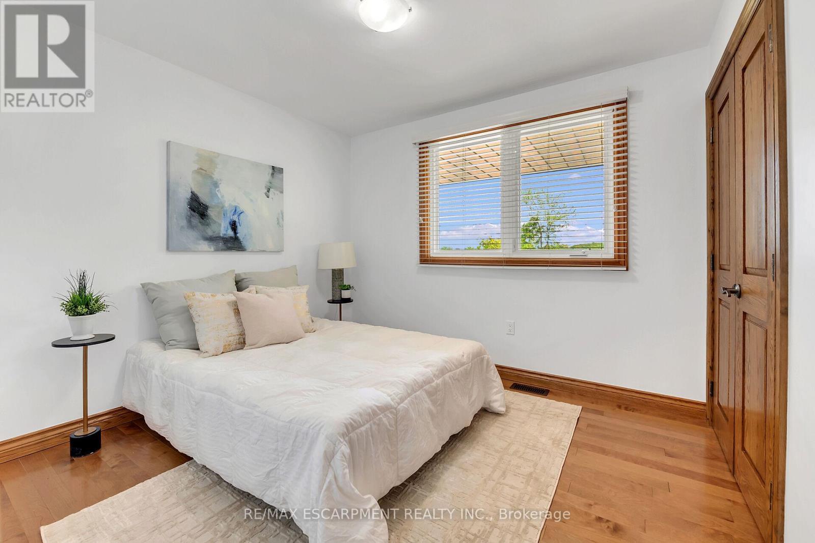 617 Eighth Road E, Hamilton, ON - Indoor Photo Showing Bedroom
