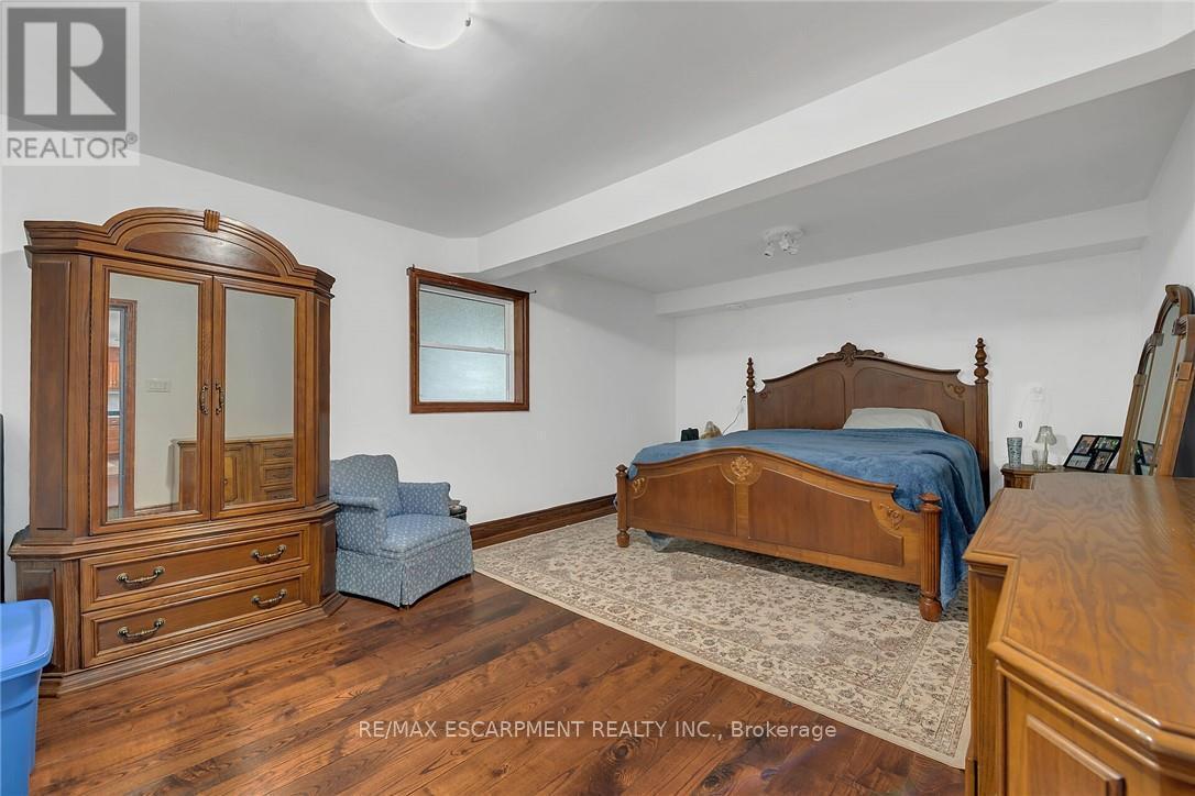 617 Eighth Road E, Hamilton, ON - Indoor Photo Showing Bedroom