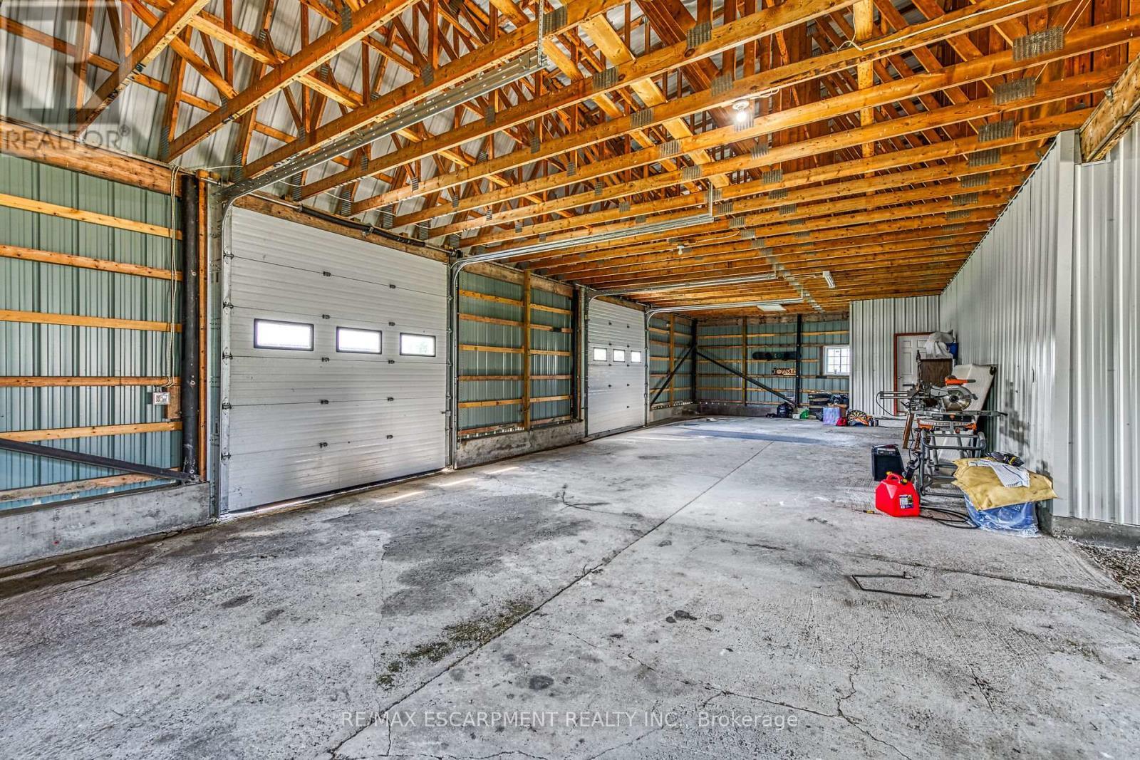 617 Eighth Road E, Hamilton, ON - Indoor Photo Showing Garage