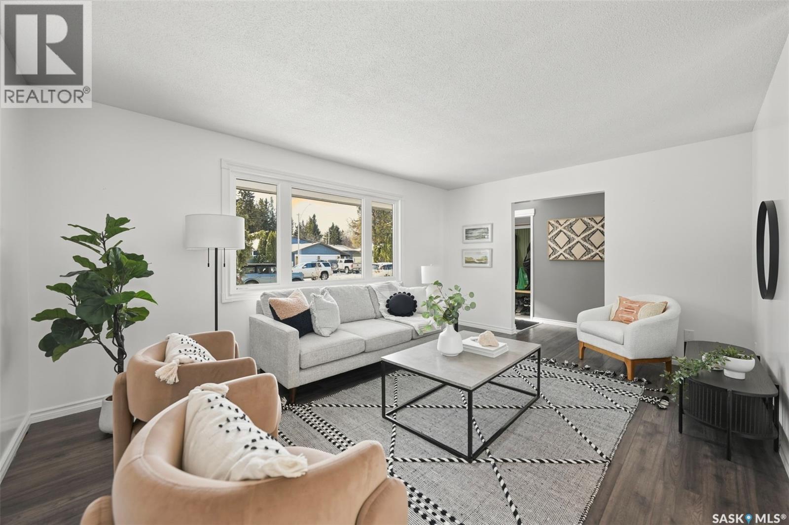 3122 Mountbatten Street, Saskatoon, SK - Indoor Photo Showing Living Room