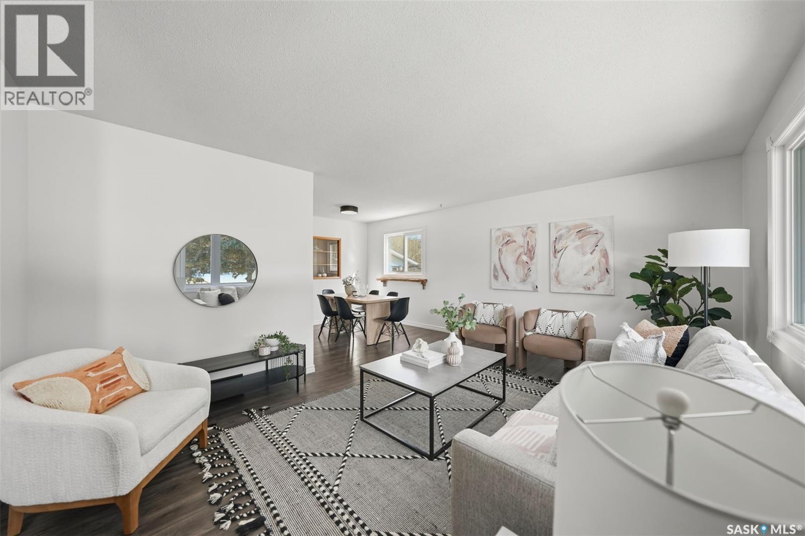 3122 Mountbatten Street, Saskatoon, SK - Indoor Photo Showing Living Room