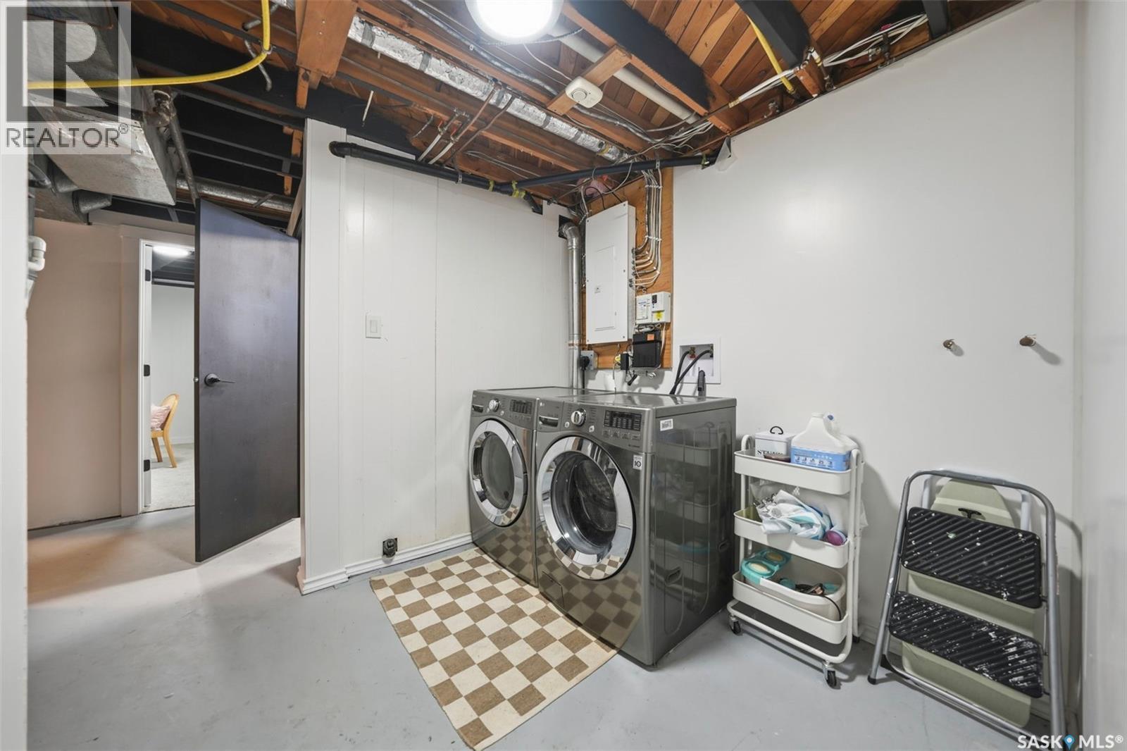3122 Mountbatten Street, Saskatoon, SK - Indoor Photo Showing Laundry Room