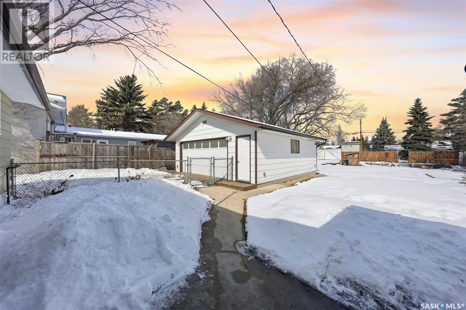 3122 Mountbatten Street, Saskatoon, SK - Outdoor