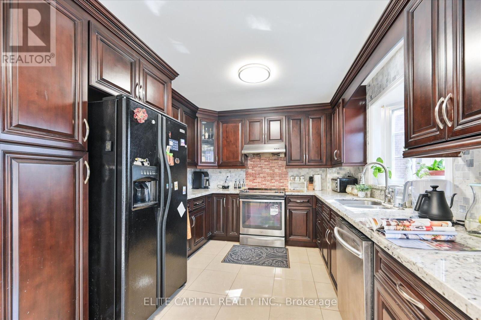 54 Bauer Crescent, Markham, ON - Indoor Photo Showing Kitchen With Double Sink With Upgraded Kitchen