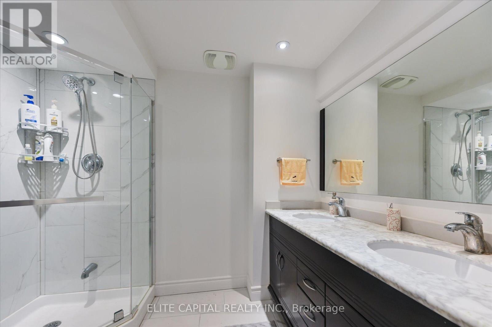 54 Bauer Crescent, Markham, ON - Indoor Photo Showing Bathroom