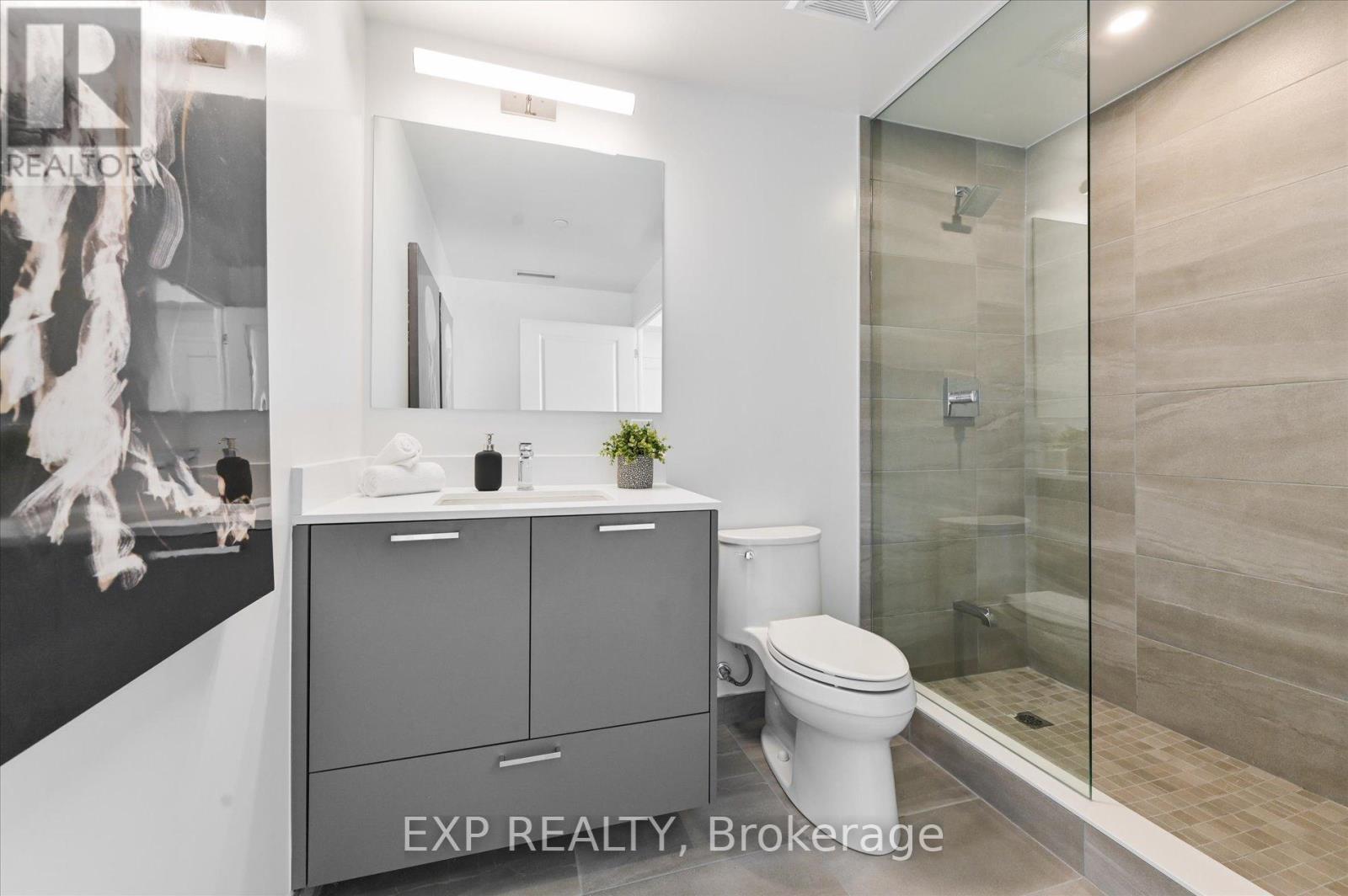 1006 - 120 Eagle Rock Way, Vaughan, ON - Indoor Photo Showing Bathroom