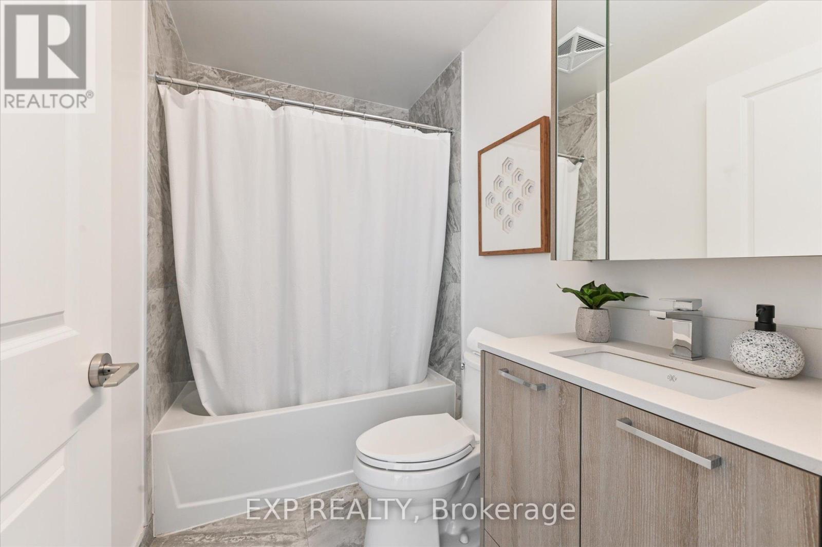 1006 - 120 Eagle Rock Way, Vaughan, ON - Indoor Photo Showing Bathroom