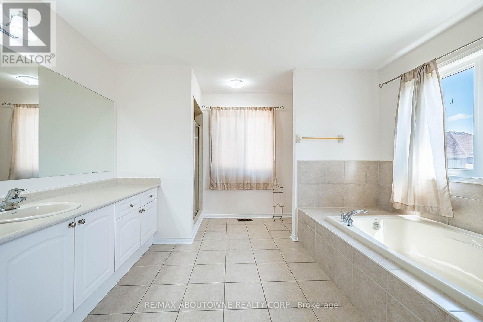 3228 Tacc Drive, Mississauga, ON - Indoor Photo Showing Bathroom