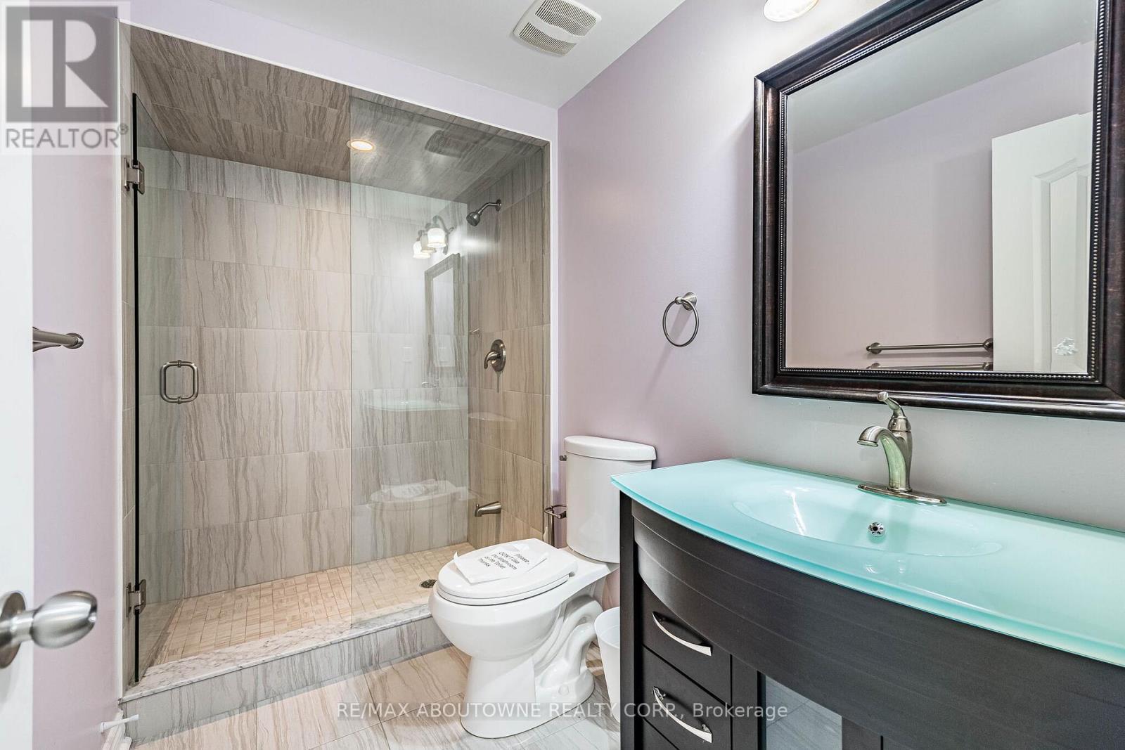 3228 Tacc Drive, Mississauga, ON - Indoor Photo Showing Bathroom