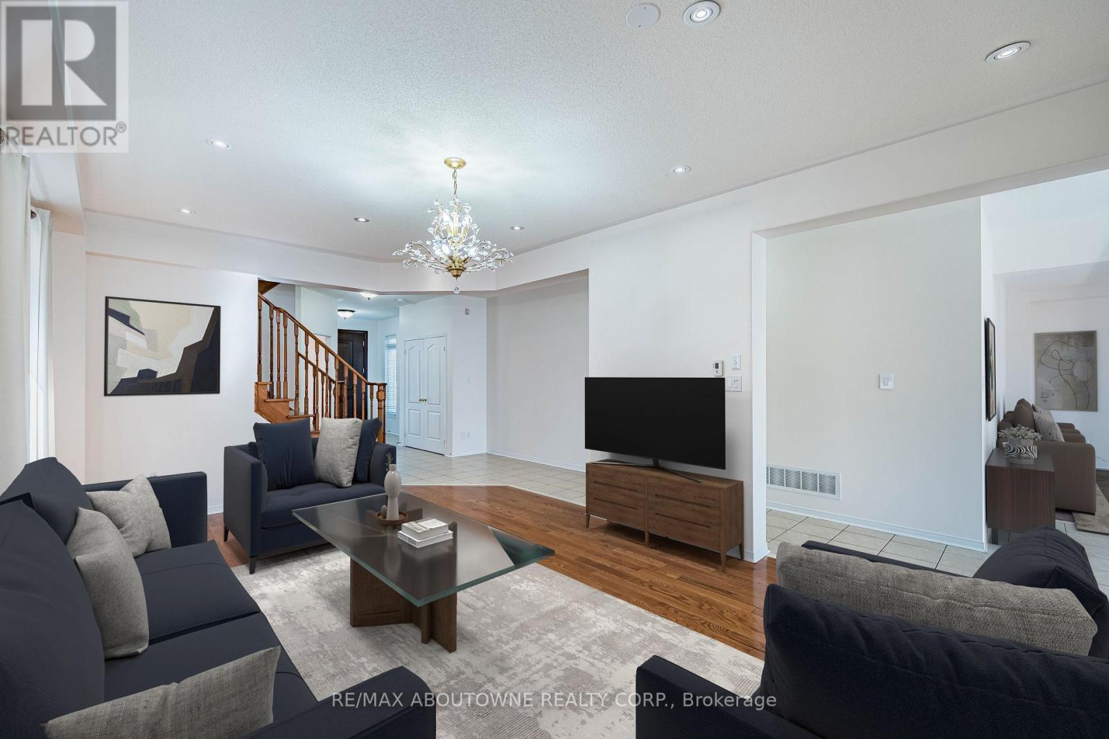 3228 Tacc Drive, Mississauga, ON - Indoor Photo Showing Living Room
