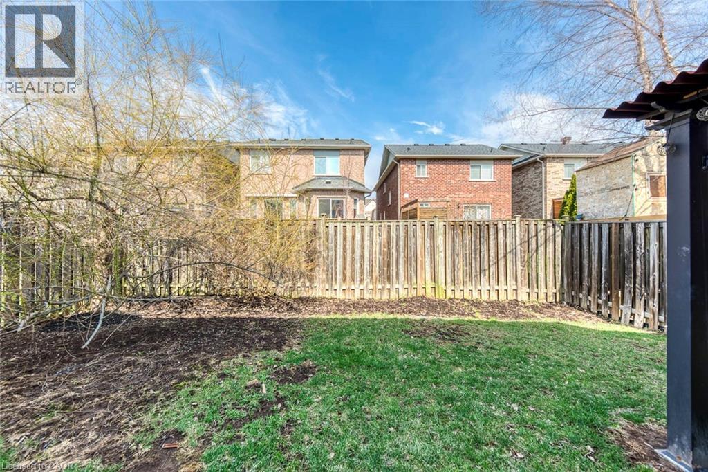 View of fenced backyard - 5811 Page Crescent, Burlington, ON - Outdoor