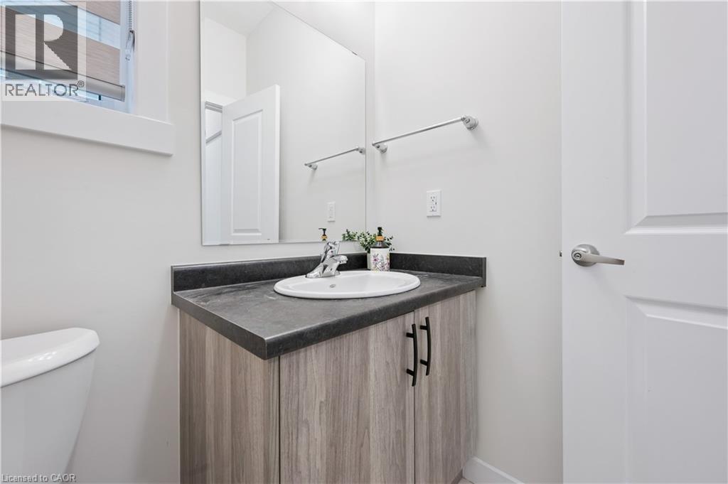 40 Moon Crescent, Cambridge, ON - Indoor Photo Showing Bathroom
