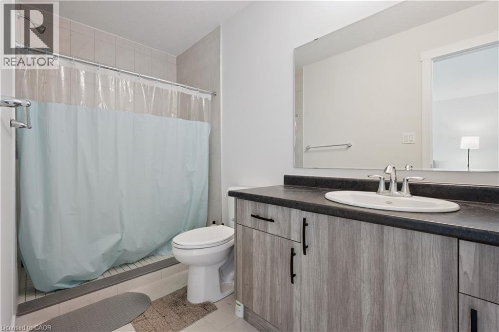 40 Moon Crescent, Cambridge, ON - Indoor Photo Showing Bathroom
