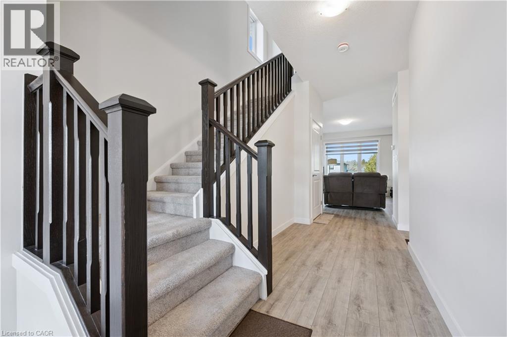 40 Moon Crescent, Cambridge, ON - Indoor Photo Showing Other Room