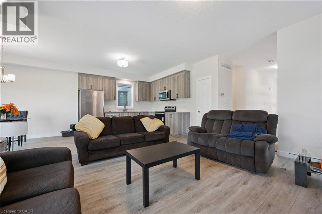 40 Moon Crescent, Cambridge, ON - Indoor Photo Showing Living Room