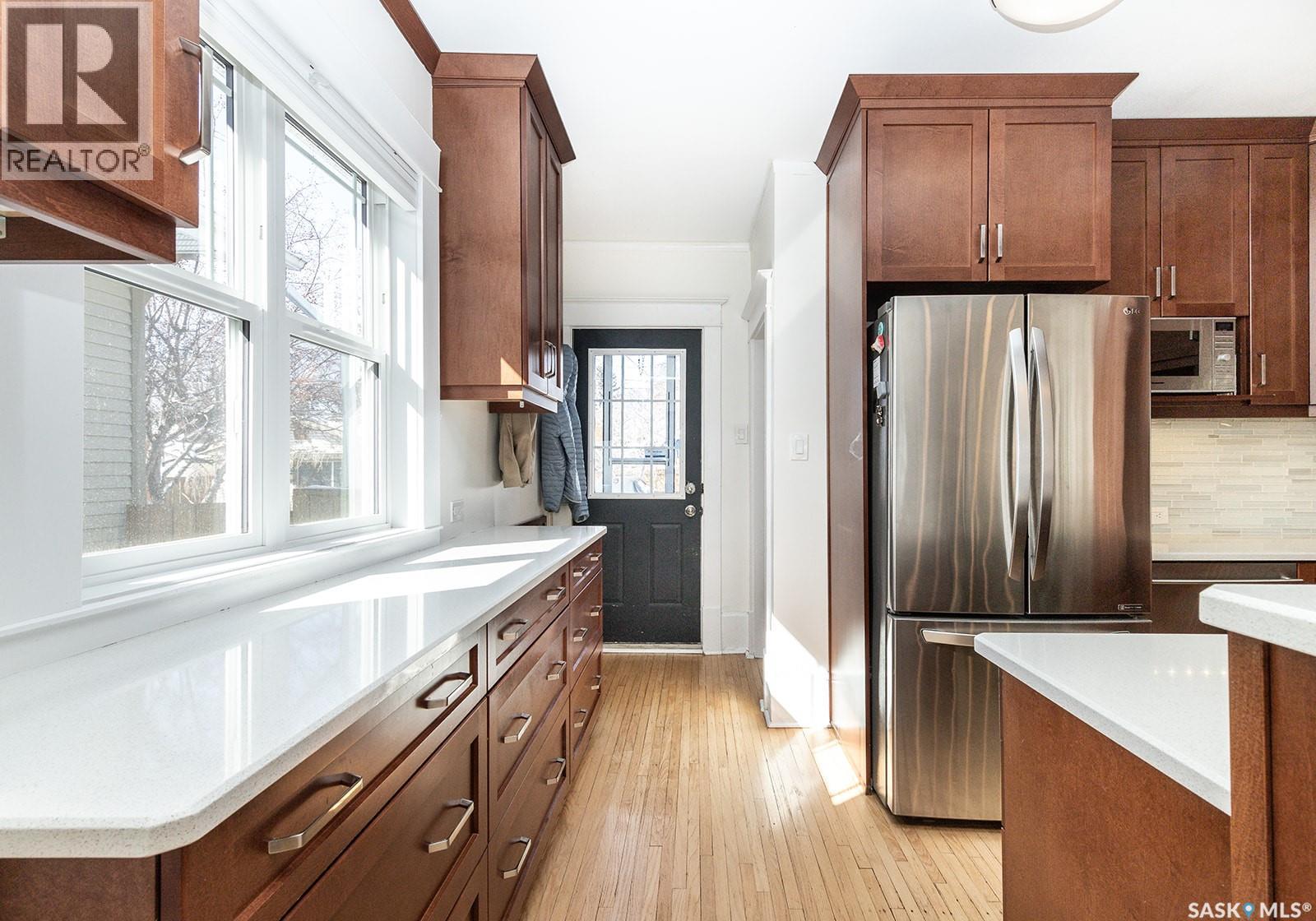 625 4Th Avenue N, Saskatoon, SK - Indoor Photo Showing Kitchen