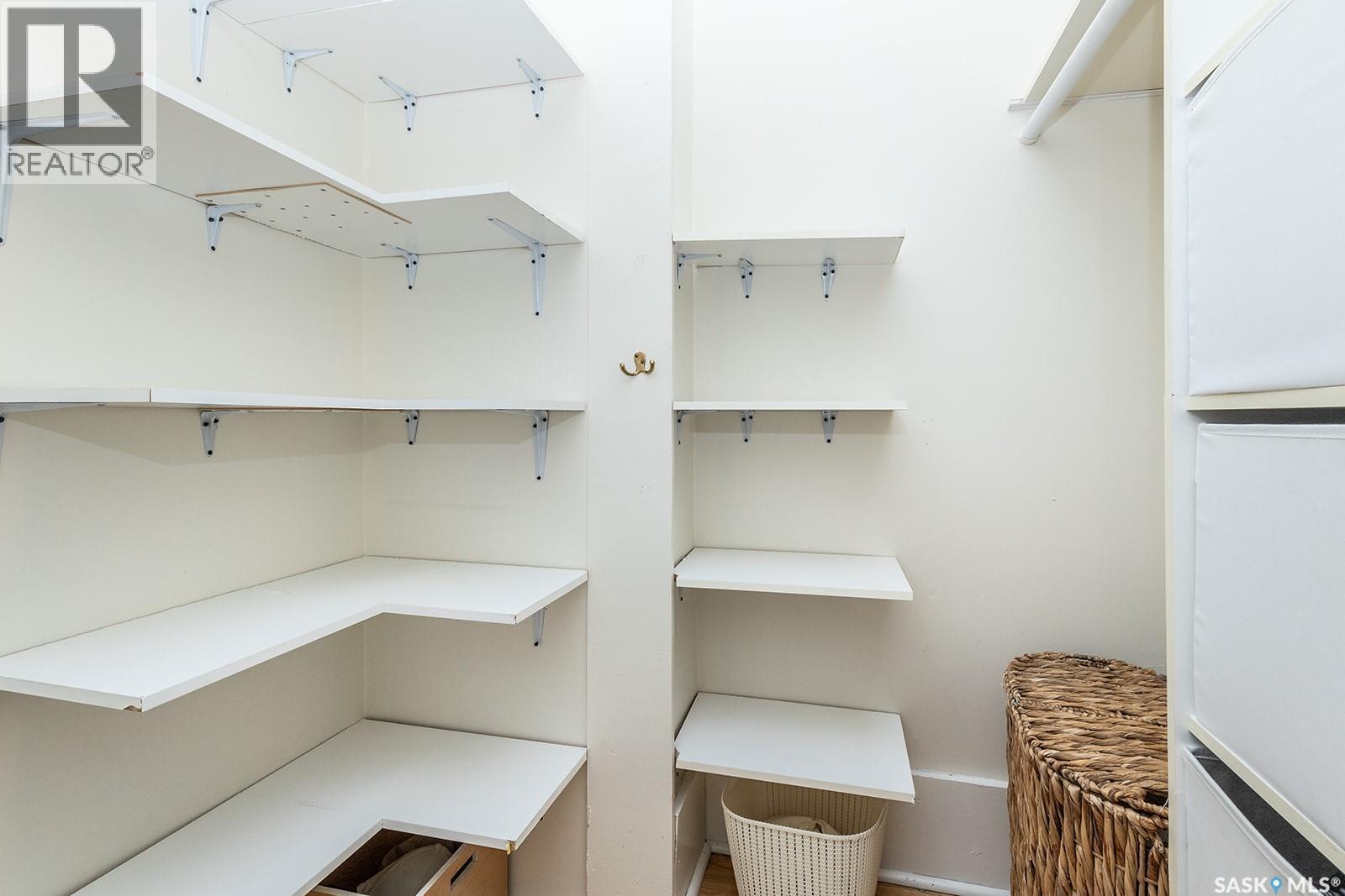 625 4Th Avenue N, Saskatoon, SK - Indoor With Storage