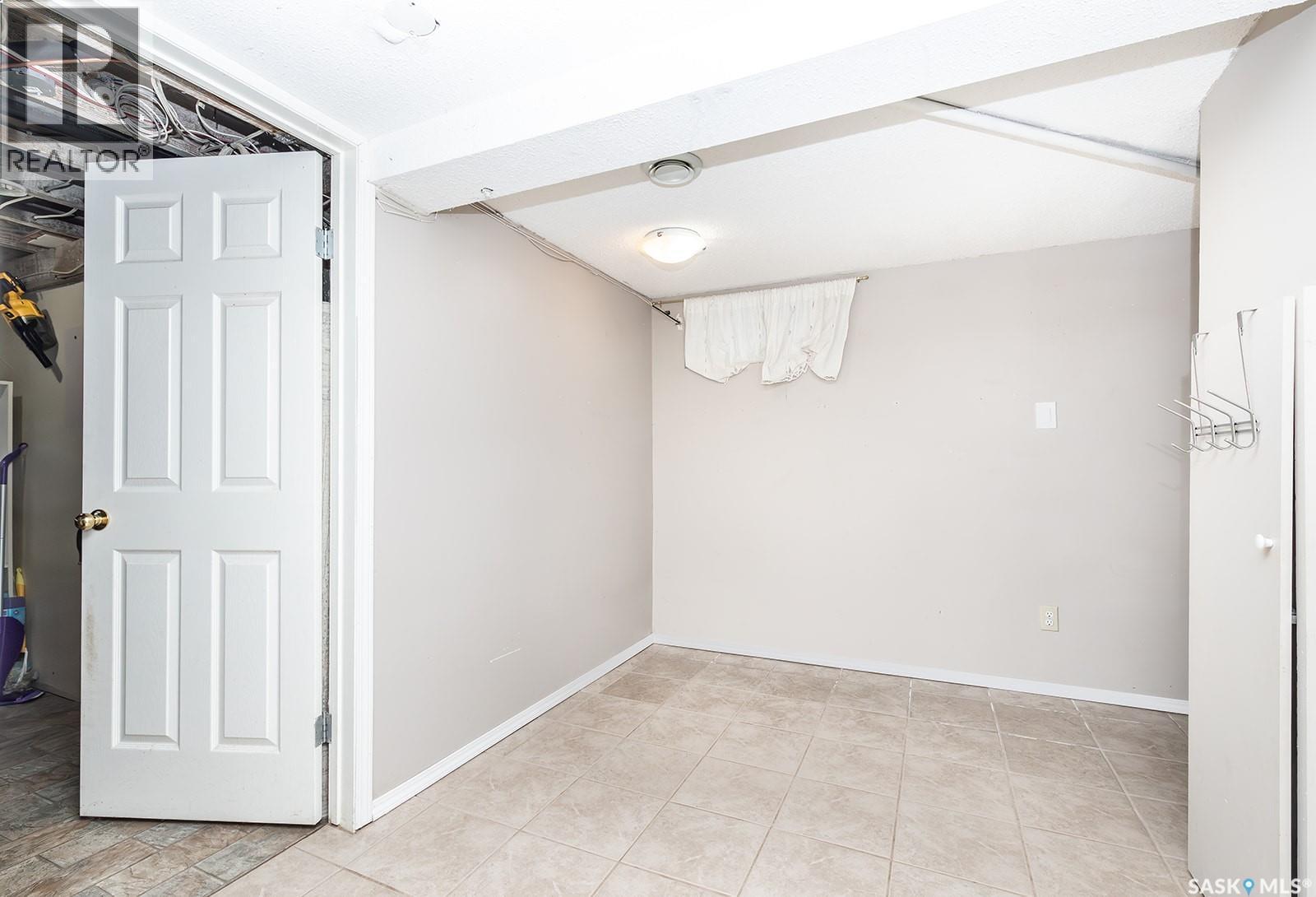 625 4Th Avenue N, Saskatoon, SK - Indoor Photo Showing Other Room