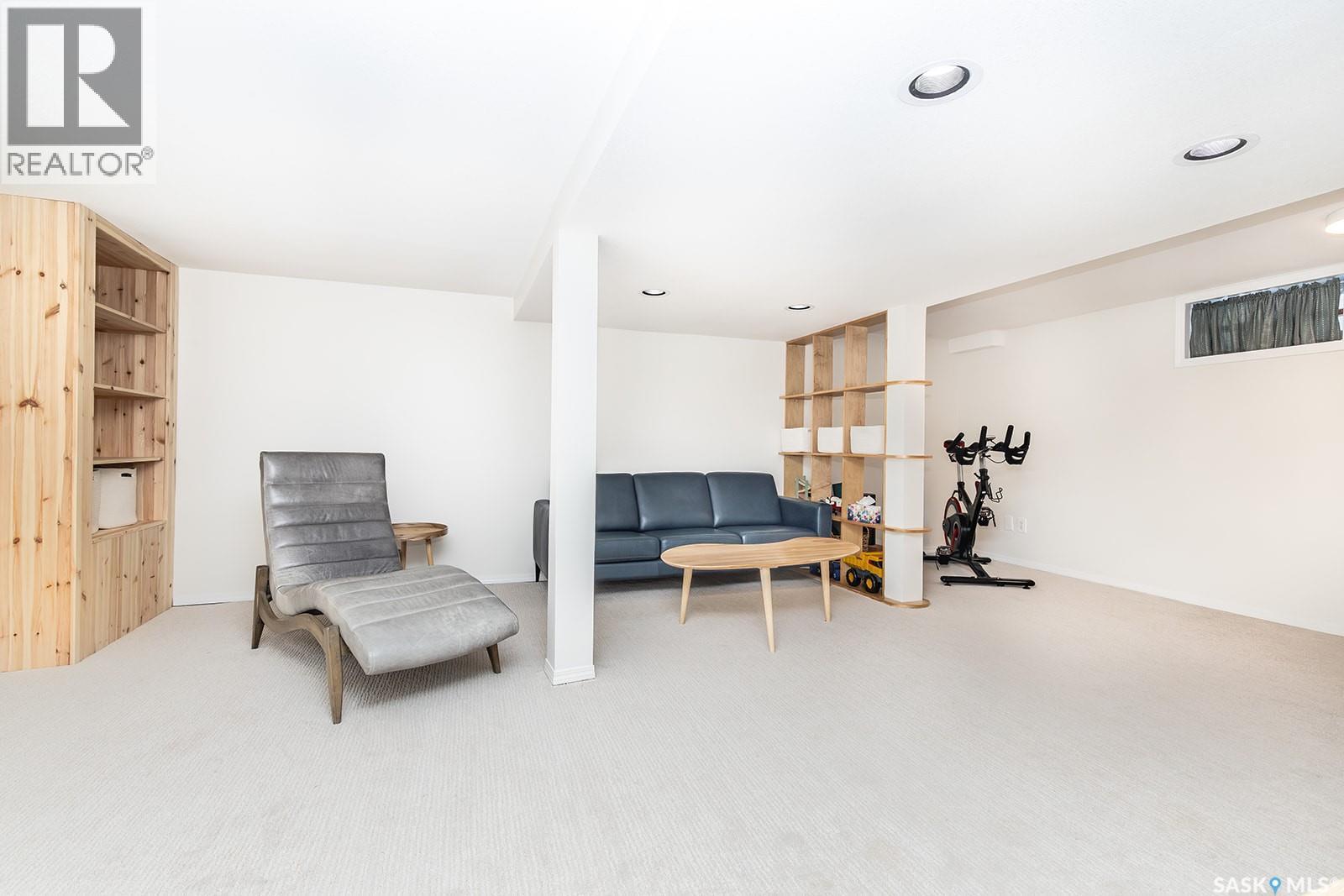 625 4Th Avenue N, Saskatoon, SK - Indoor