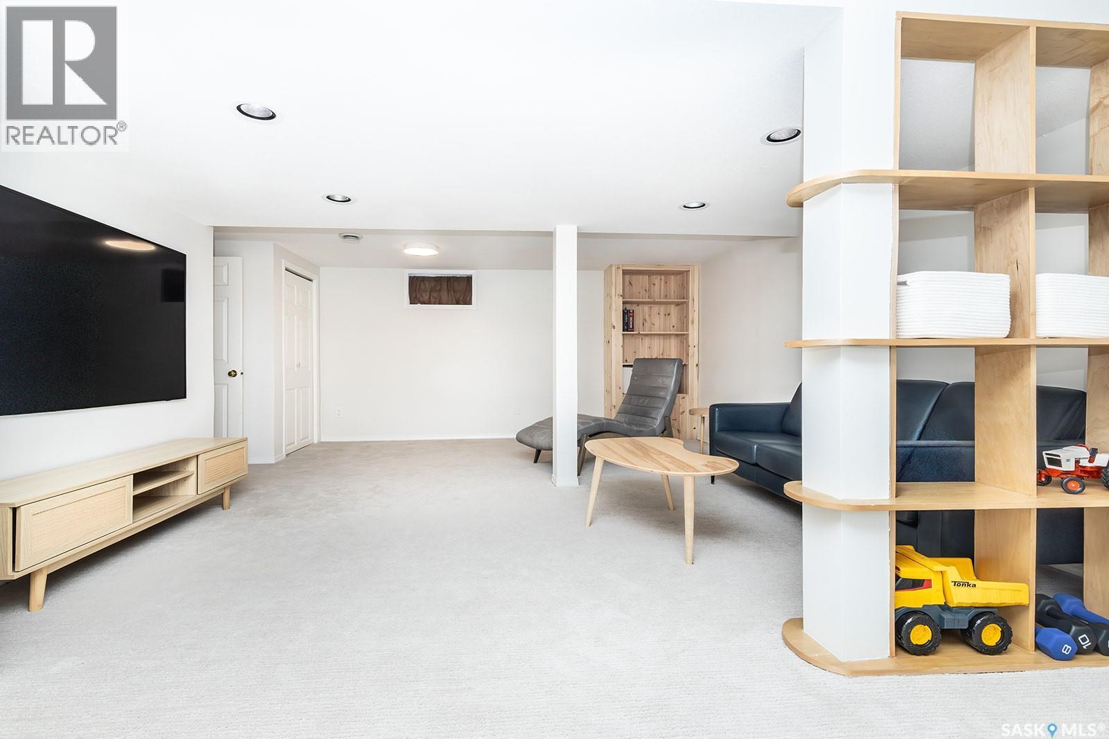 625 4Th Avenue N, Saskatoon, SK - Indoor