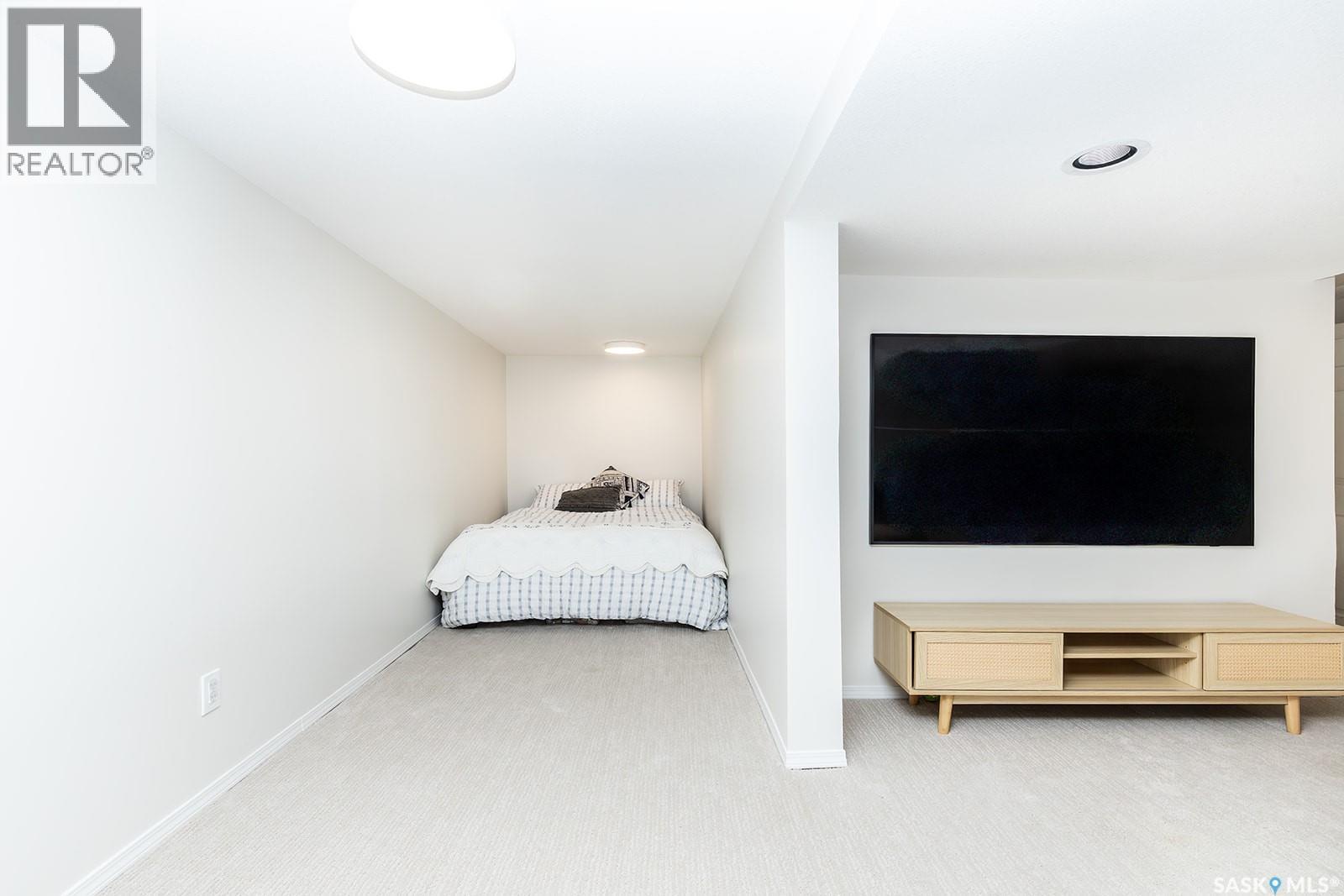 625 4Th Avenue N, Saskatoon, SK - Indoor Photo Showing Bedroom