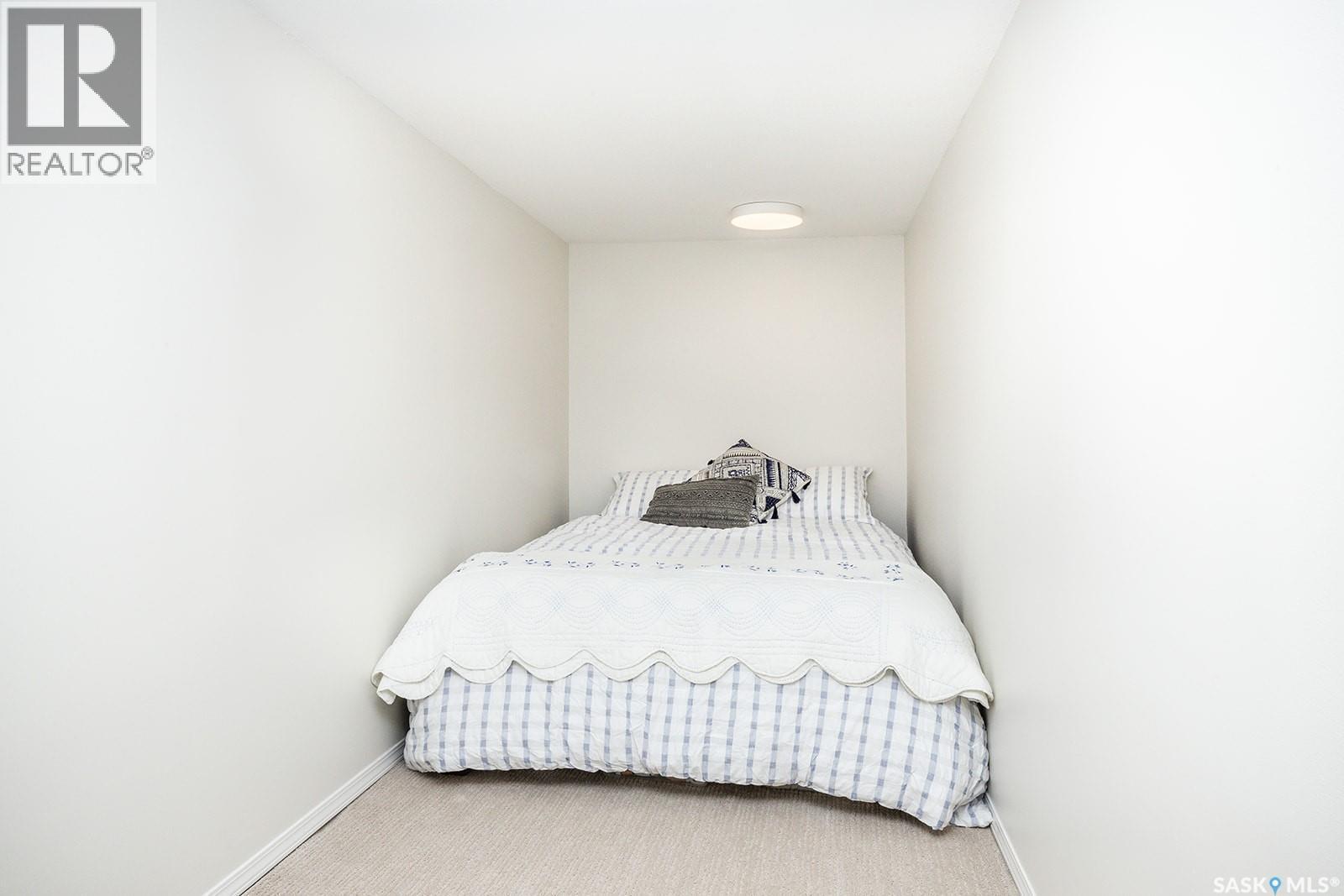 625 4Th Avenue N, Saskatoon, SK - Indoor Photo Showing Bedroom