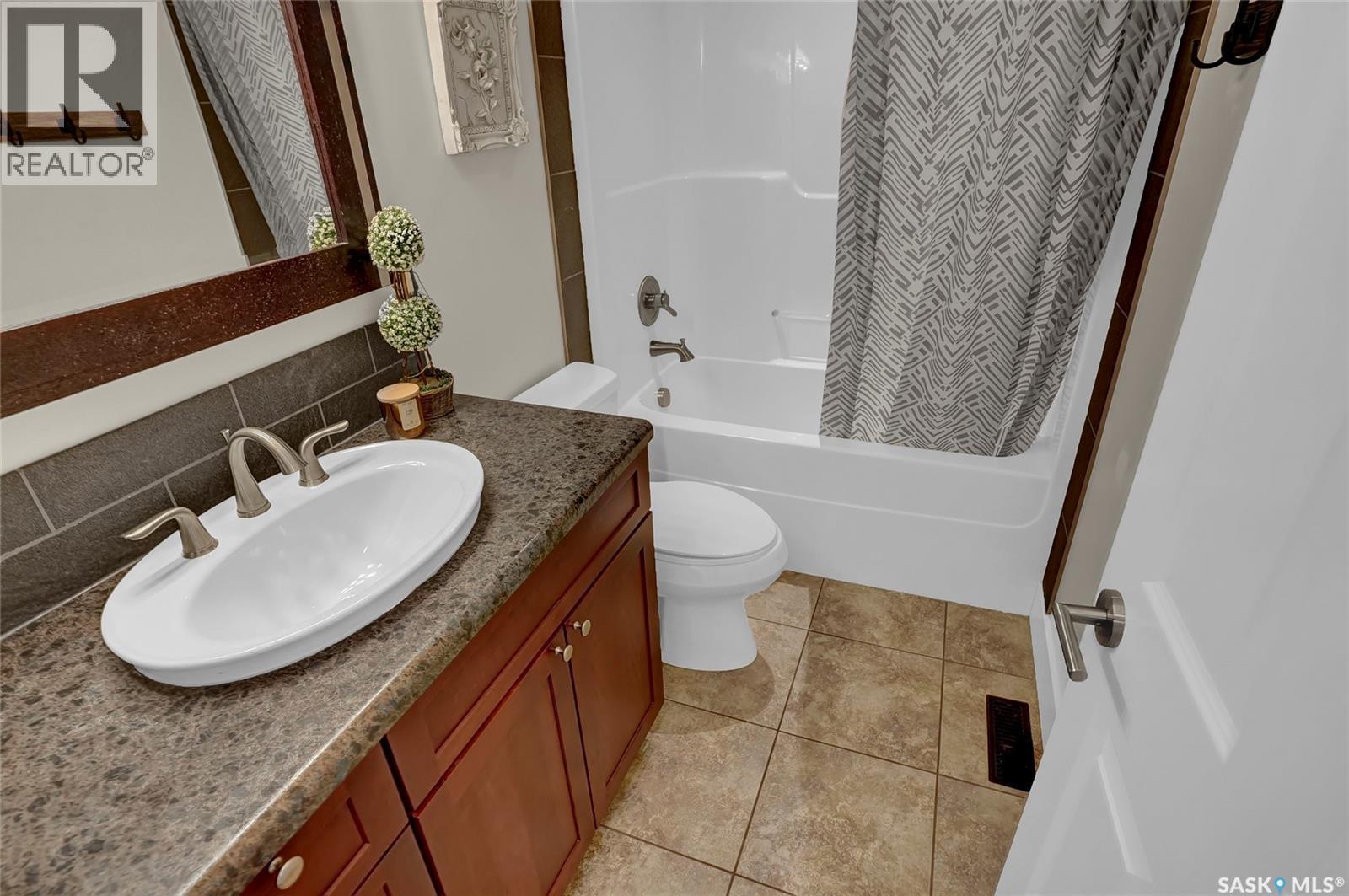 262 Blue Sage Drive, Moose Jaw, SK - Indoor Photo Showing Bathroom