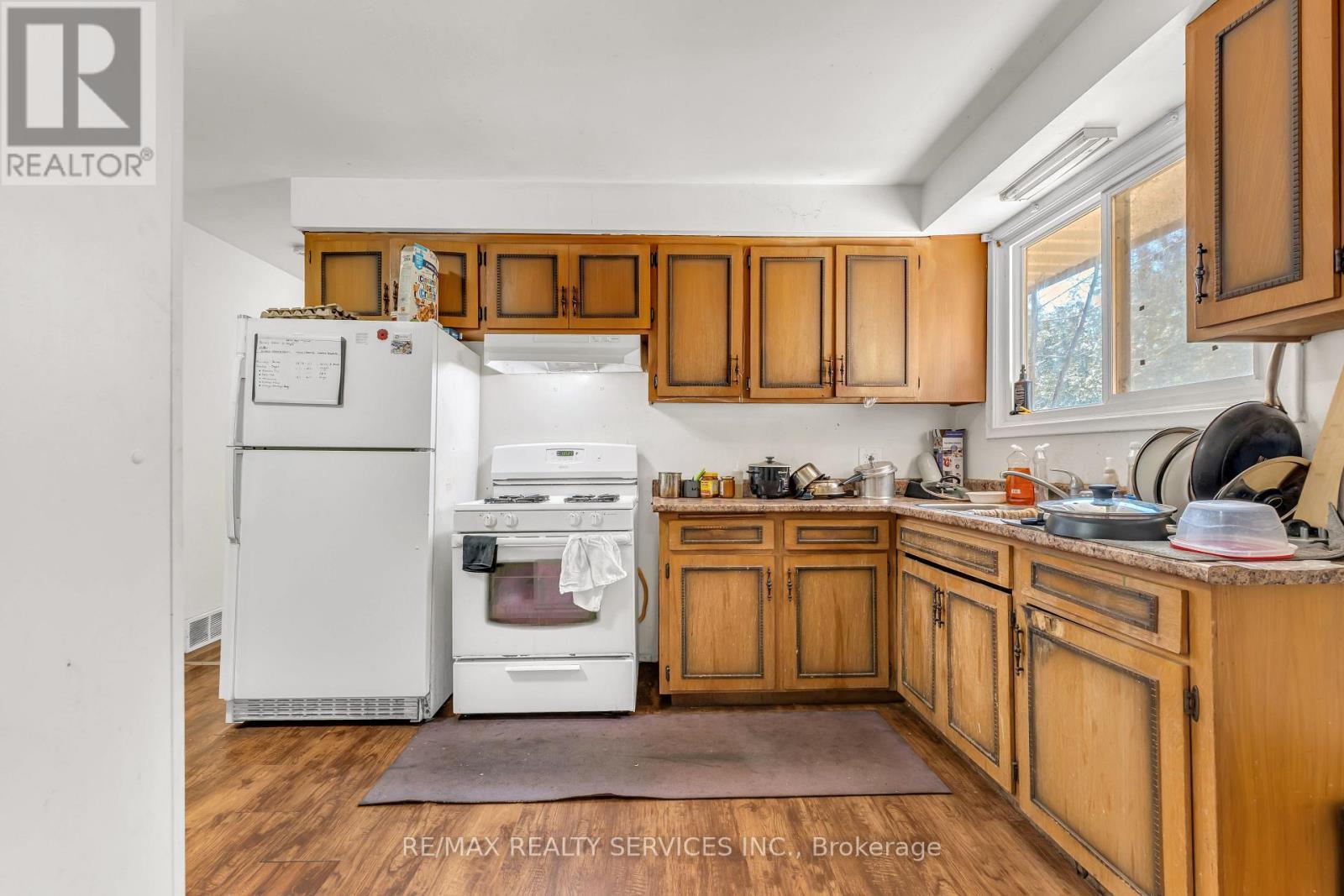 94 Gage Avenue, Kitchener, ON - Indoor Photo Showing Kitchen