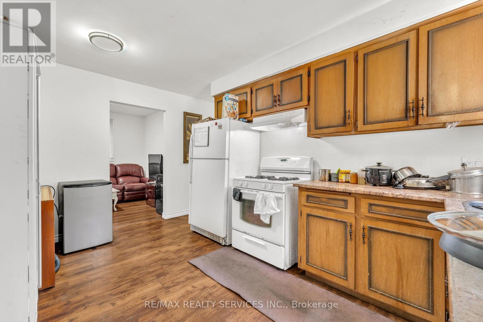 94 Gage Avenue, Kitchener, ON - Indoor Photo Showing Kitchen