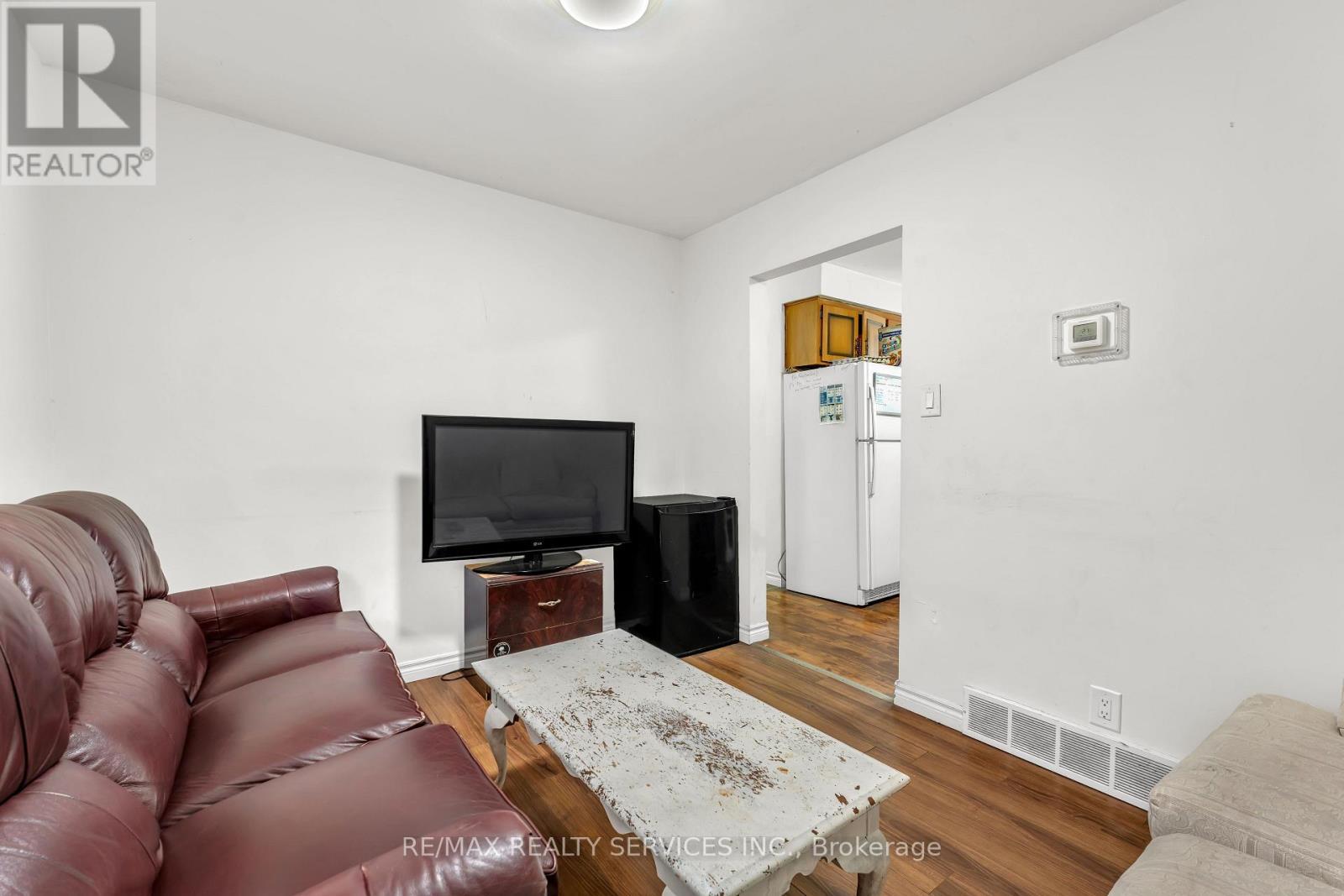 94 Gage Avenue, Kitchener, ON - Indoor Photo Showing Living Room