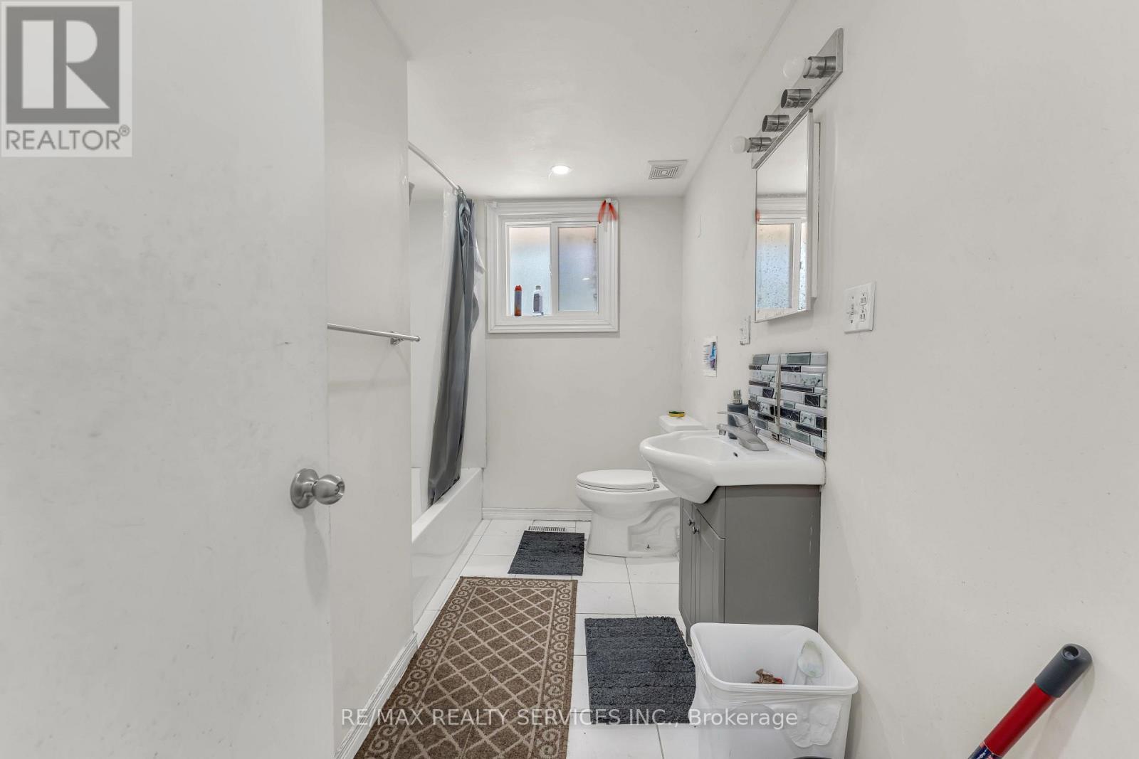 94 Gage Avenue, Kitchener, ON - Indoor Photo Showing Bathroom