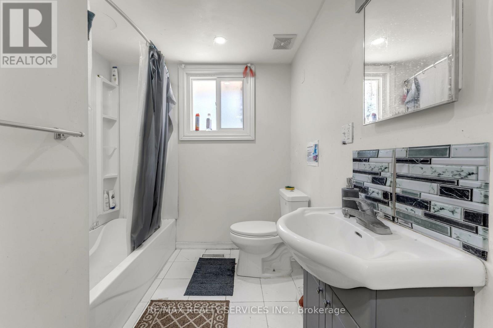 94 Gage Avenue, Kitchener, ON - Indoor Photo Showing Bathroom