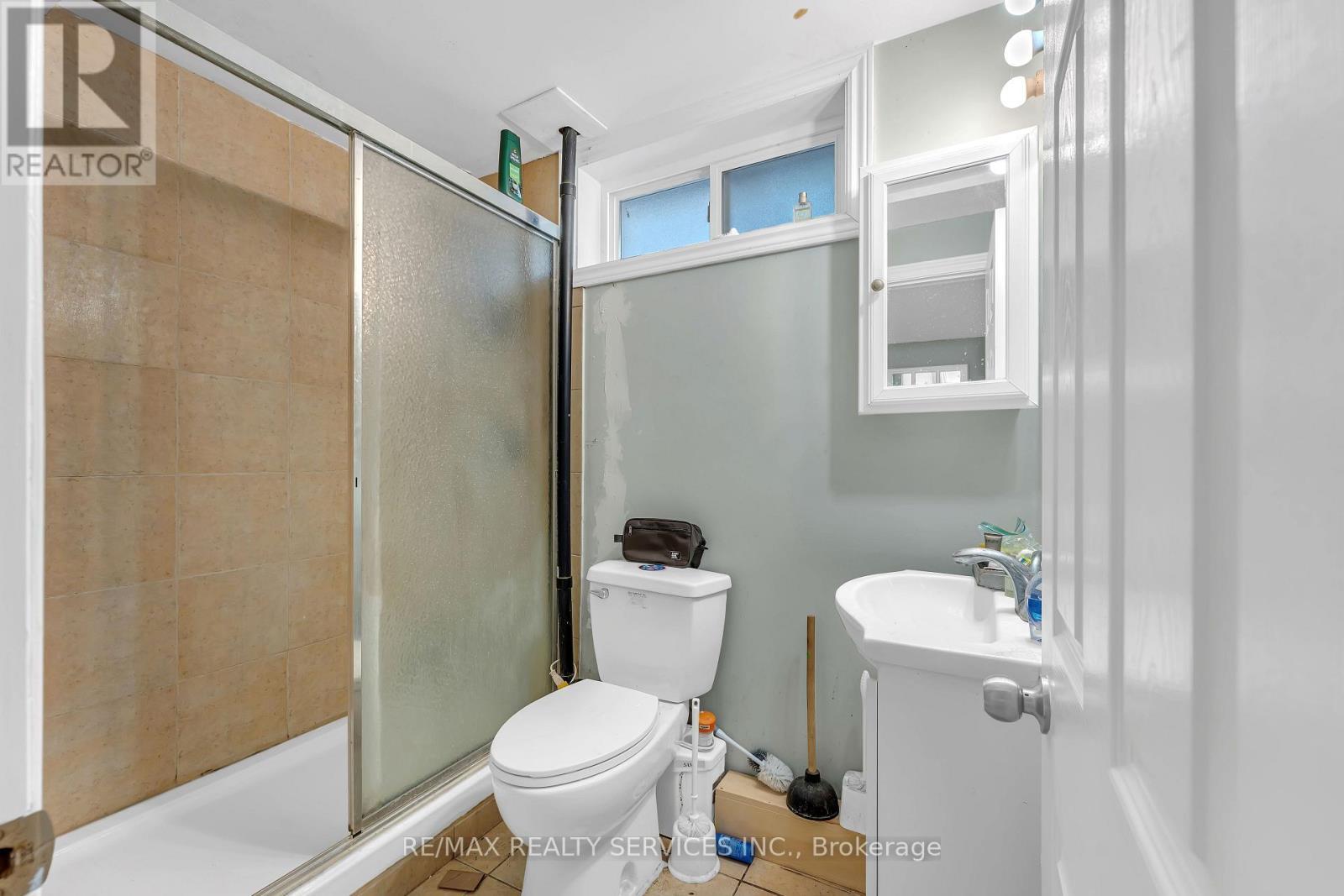 94 Gage Avenue, Kitchener, ON - Indoor Photo Showing Bathroom