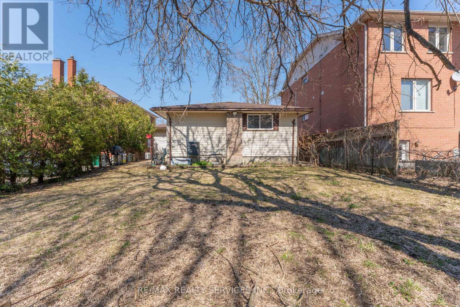 94 Gage Avenue, Kitchener, ON - Outdoor