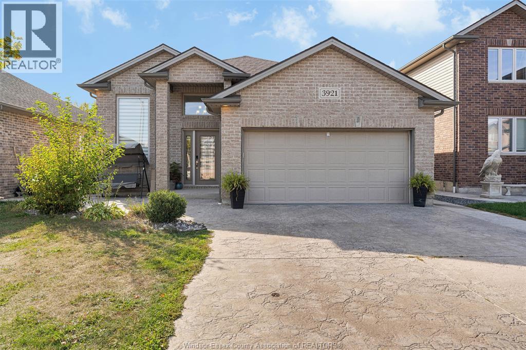 3921 Zanzibar Crescent, Windsor, ON - Outdoor