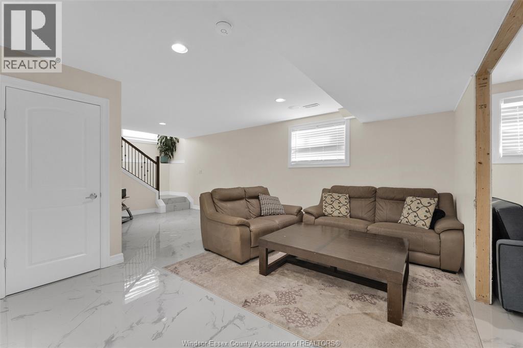 3921 Zanzibar Crescent, Windsor, ON - Indoor