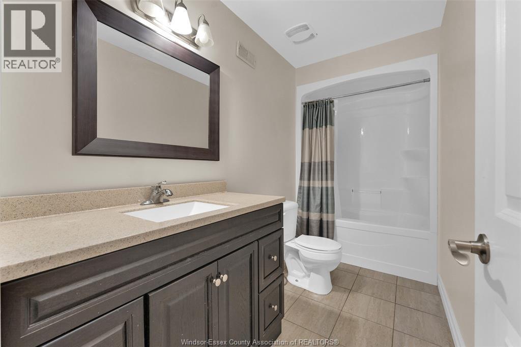 3921 Zanzibar Crescent, Windsor, ON - Indoor Photo Showing Bathroom