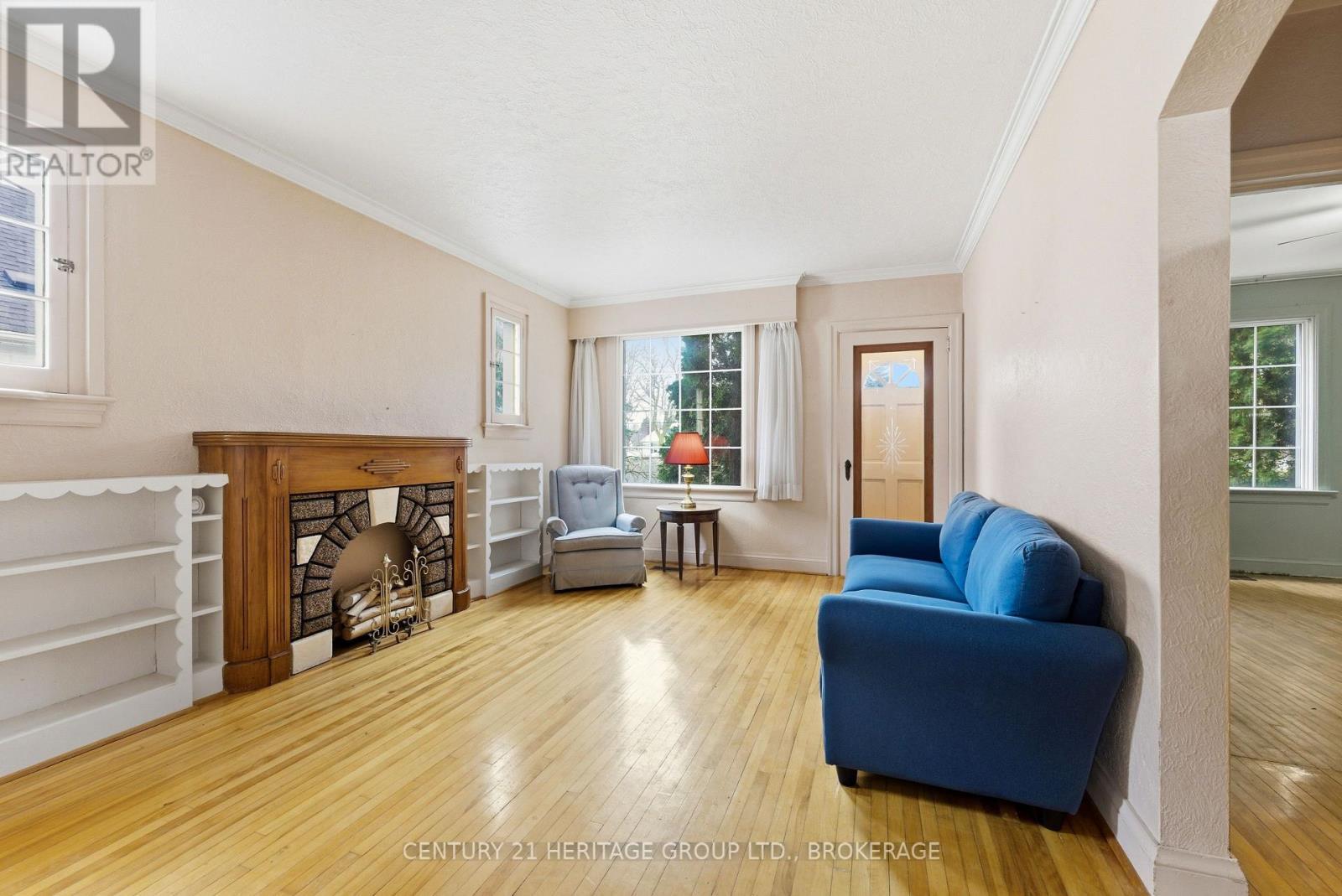 1033 King Street E, Oshawa (Donevan), ON - Indoor Photo Showing Living Room