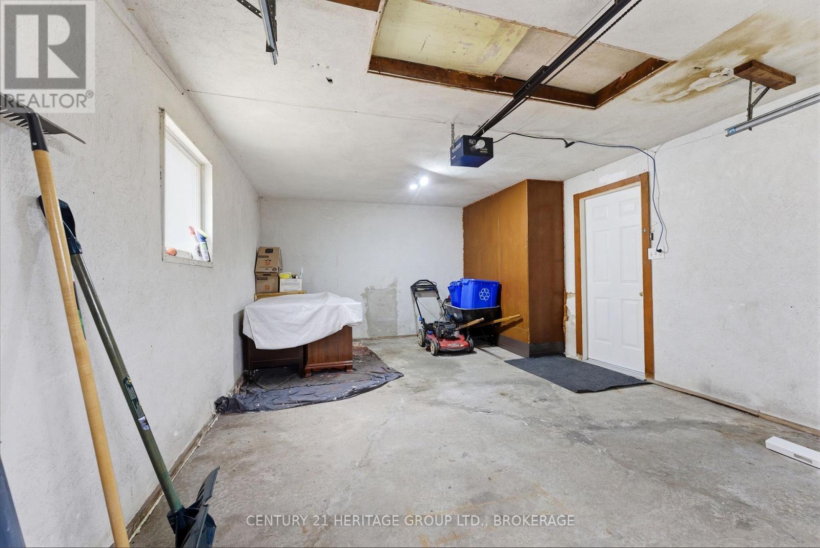 1033 King Street E, Oshawa (Donevan), ON - Indoor