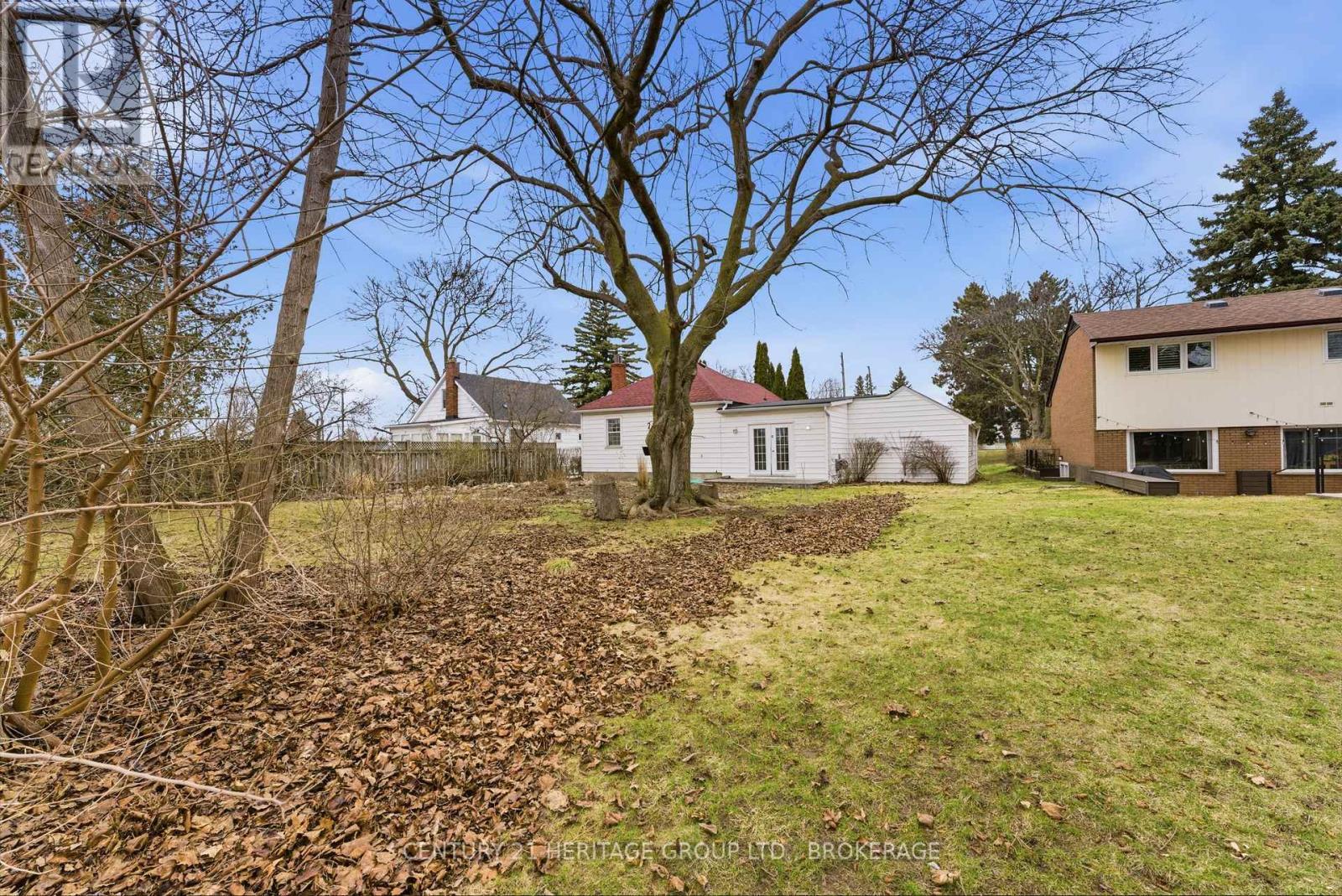 1033 King Street E, Oshawa (Donevan), ON - Outdoor