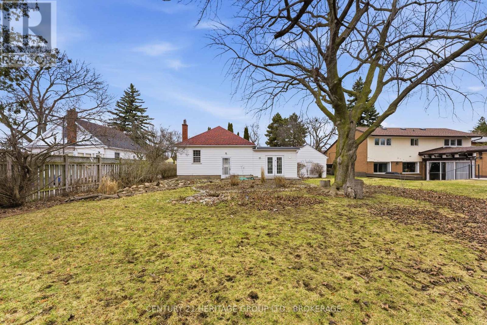 1033 King Street E, Oshawa (Donevan), ON - Outdoor