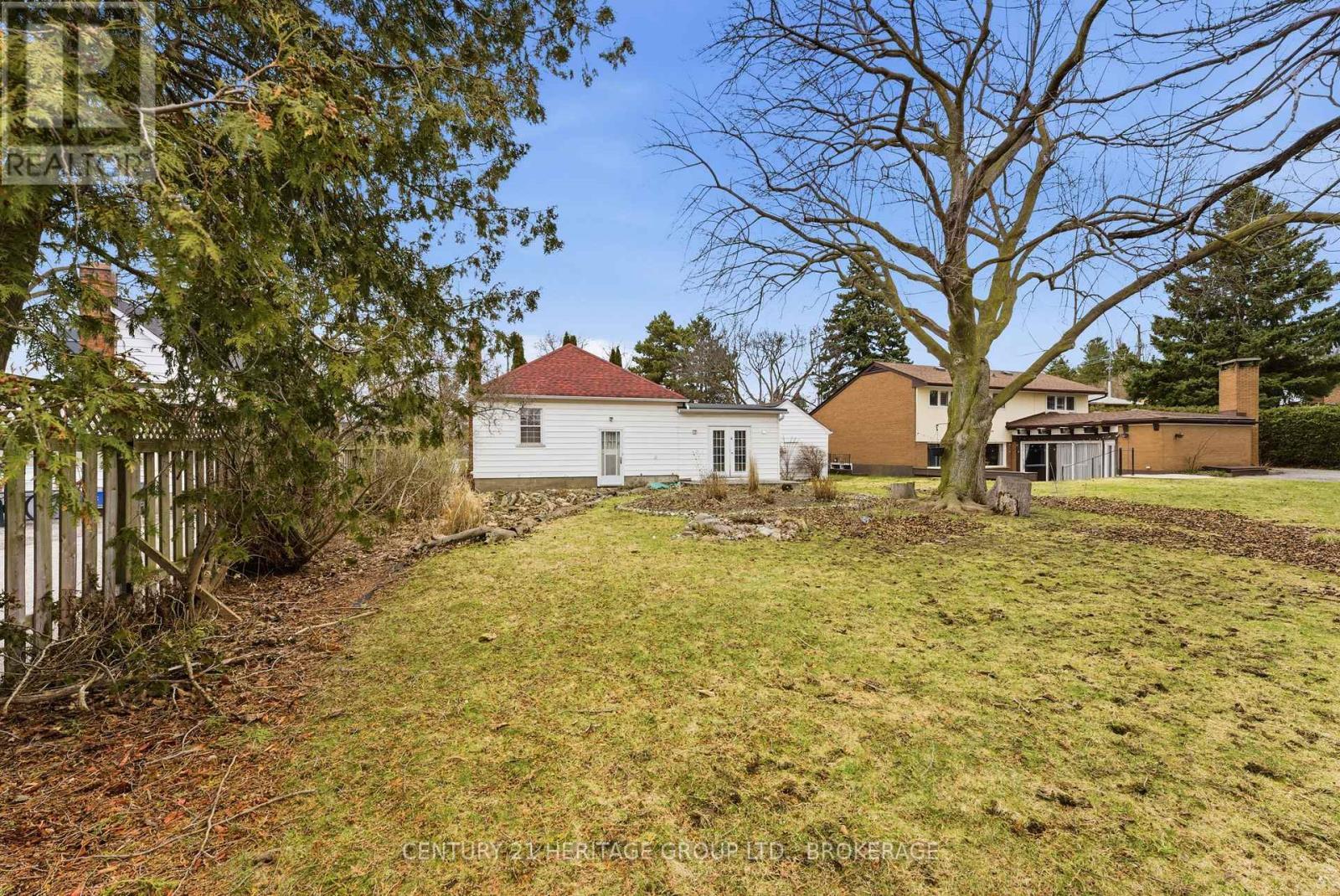 1033 King Street E, Oshawa (Donevan), ON - Outdoor