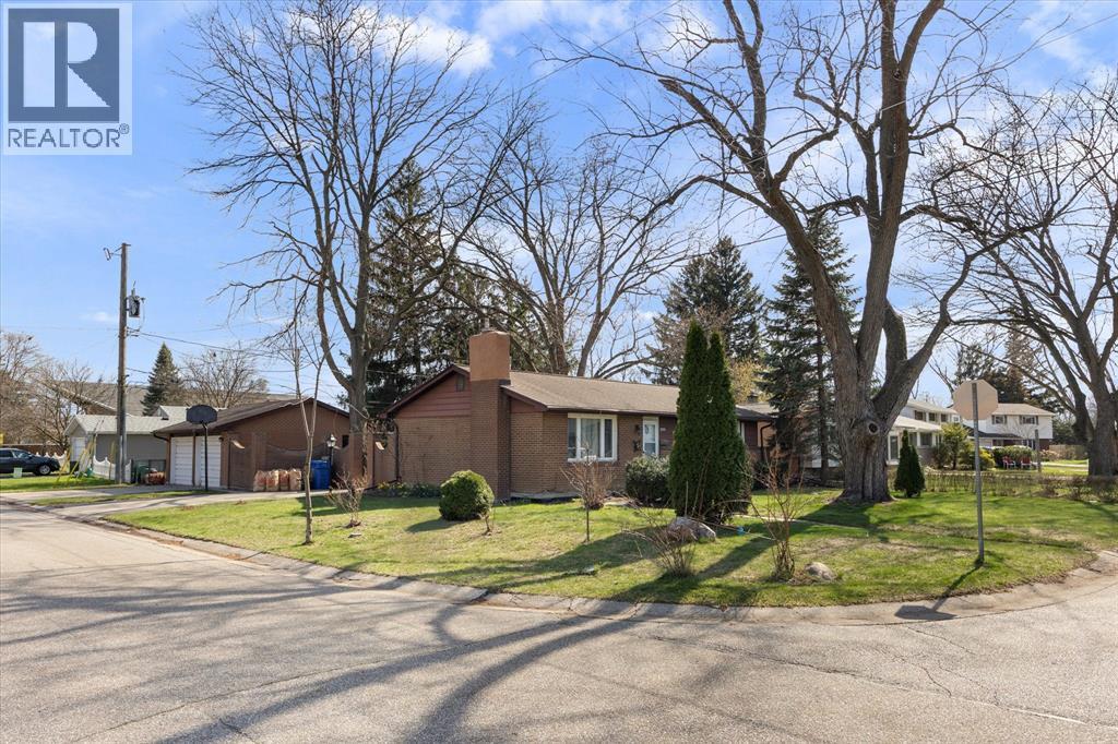 2979 Orion, Windsor, ON - Outdoor