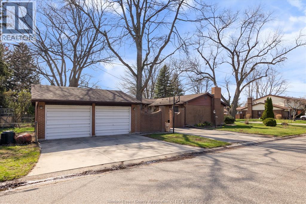 2979 Orion, Windsor, ON - Outdoor