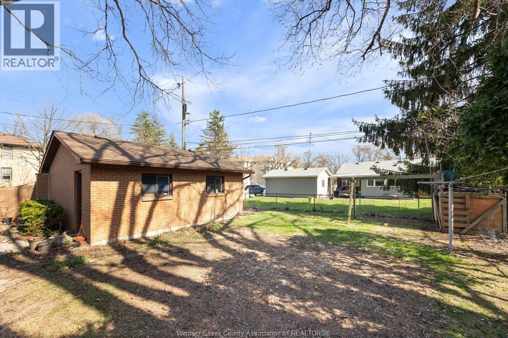 2979 Orion, Windsor, ON - Outdoor