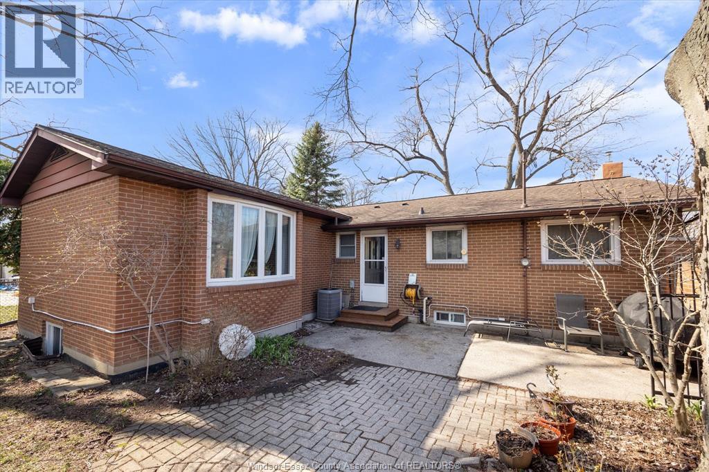2979 Orion, Windsor, ON - Outdoor