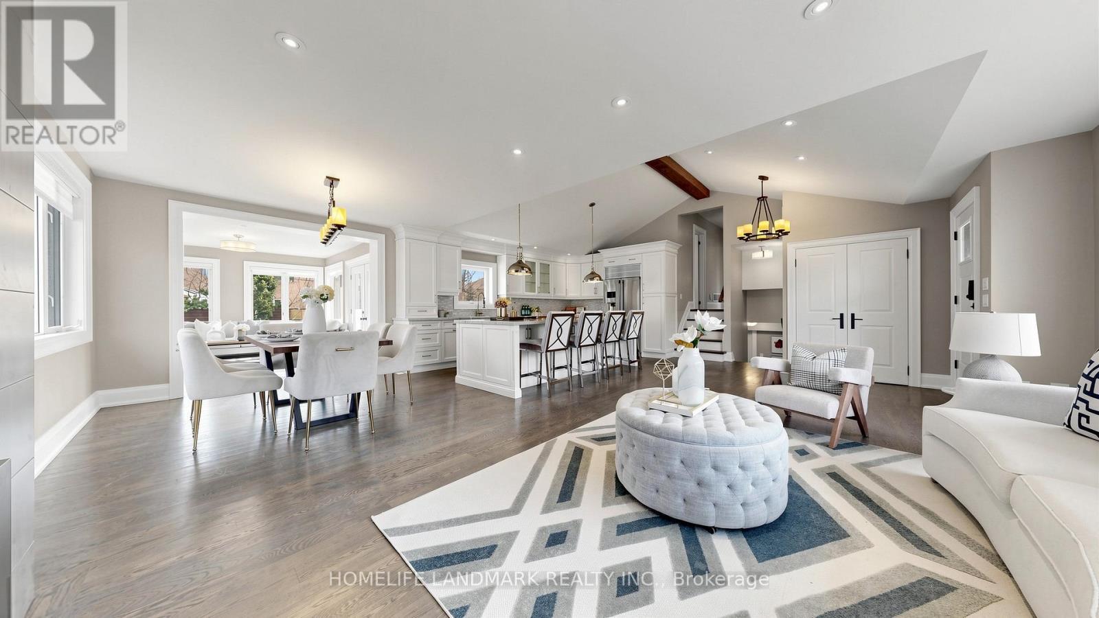 1549 Elite Road, Mississauga, ON - Indoor Photo Showing Living Room
