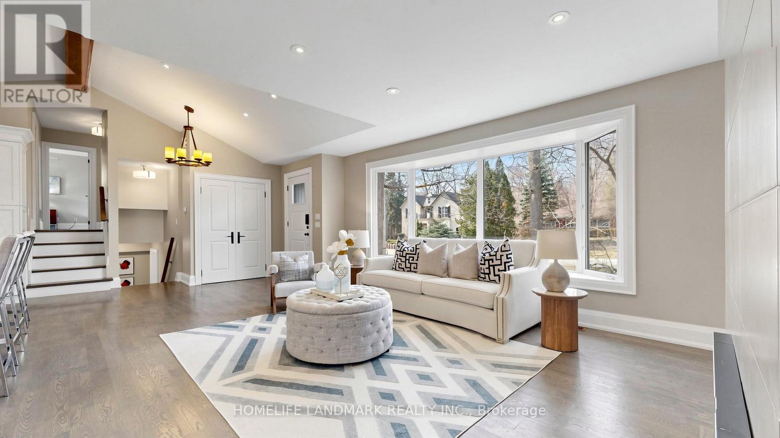 1549 Elite Road, Mississauga, ON - Indoor Photo Showing Living Room